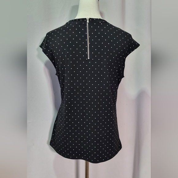 Liz Claiborne Women's Black Polka Dot Pleated Sleeveless Blouse Size Small EUC - Picture 6 of 7